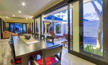 Di jual Vila Mewah Modern dan luas lokasi strategis di Seminyak
