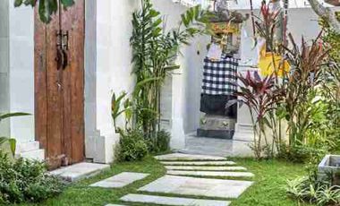 Di jual Vila Mewah Modern dan luas lokasi strategis di Seminyak