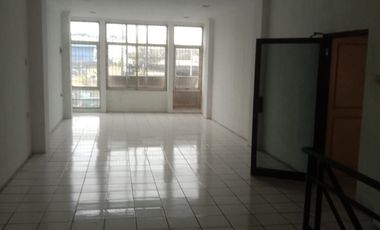 Ruko Gandeng Jebol 171m2 9x19 Hadap Jalan Raya Bebas Banjir di Serpong