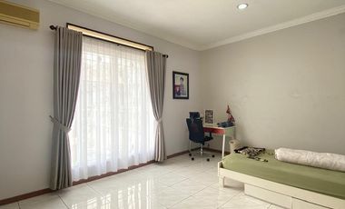 Rumah Terawat Luas 554M² Dalam Komplek Elit Cinere