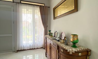 Rumah Terawat Luas 554M² Dalam Komplek Elit Cinere