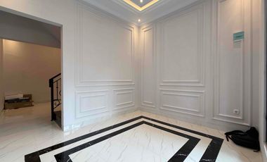 Rumah Siaphuni dengan Rooftop – Lokasi Strategis Jakarta Selatan