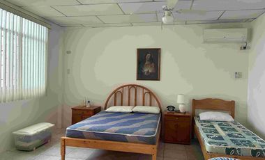 VENTA DE AMPLIA Y BONITA CASA CON PISCINA UBICADA EN SALINAS