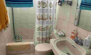 VENTA DE AMPLIA Y BONITA CASA CON PISCINA UBICADA EN SALINAS