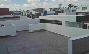 Bonita casa en renta en Lomas de Angelópolis  con opción a 4a recámara