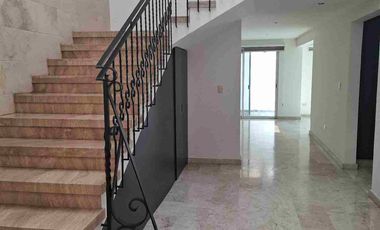 Bonita casa en renta en Lomas de Angelópolis