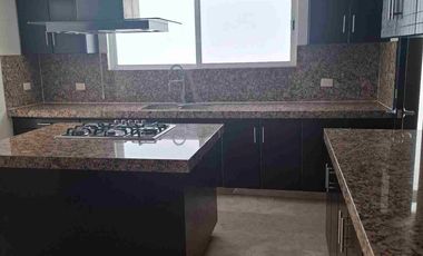 Bonita casa en renta en Lomas de Angelópolis