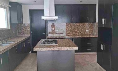 Bonita casa en renta en Lomas de Angelópolis