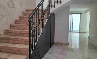 Bonita casa en renta en Lomas de Angelópolis