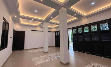 Rumah Siaphuni 3 Lantai, Lift, Private Pool Di Cipete Jakarta Selatan