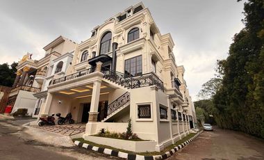 Rumah Siaphuni 3 Lantai, Lift, Private Pool Di Cipete Jakarta Selatan