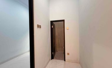 Rumah Siaphuni 3 Lantai, Lift, Private Pool Di Cipete Jakarta Selatan