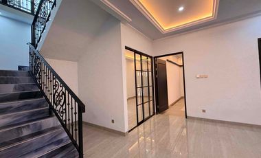 Rumah Siaphuni 3 Lantai, Lift, Private Pool Di Cipete Jakarta Selatan