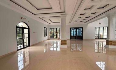 Rumah Siaphuni 3 Lantai, Lift, Private Pool Di Cipete Jakarta Selatan