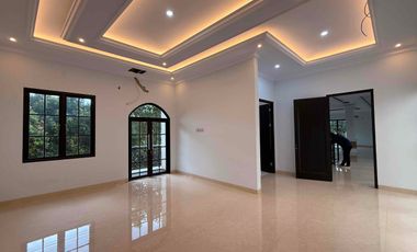 Rumah Siaphuni 3 Lantai, Lift, Private Pool Di Cipete Jakarta Selatan