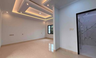 Rumah Siaphuni 3 Lantai, Lift, Private Pool Di Cipete Jakarta Selatan