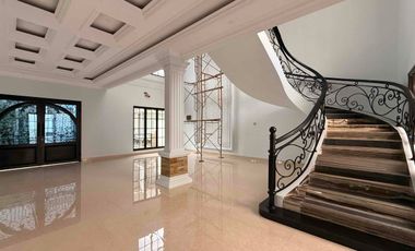 Rumah Siaphuni 3 Lantai, Lift, Private Pool Di Cipete Jakarta Selatan