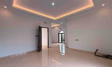 Rumah Siaphuni 3 Lantai, Lift, Private Pool Di Cipete Jakarta Selatan