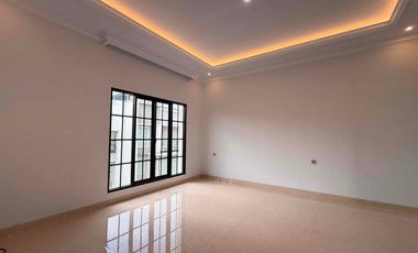 Rumah Siaphuni 3 Lantai, Lift, Private Pool Di Cipete Jakarta Selatan