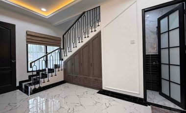 Rumah SIAPHUNI Mewah Classic 3 Lantai Rooftop, 650 Meter Stasiun Lenteng Agung.