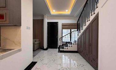 Rumah SIAPHUNI Mewah Classic 3 Lantai Rooftop, 650 Meter Stasiun Lenteng Agung.