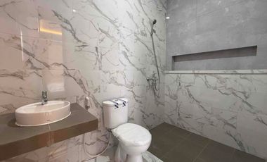 Rumah SIAPHUNI Mewah Classic 3 Lantai Rooftop, 650 Meter Stasiun Lenteng Agung.