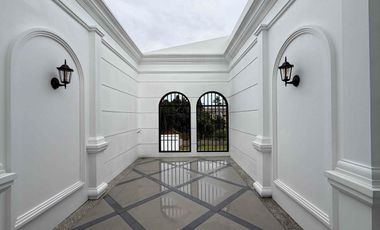 Rumah SIAPHUNI Mewah Classic 3 Lantai Rooftop, 650 Meter Stasiun Lenteng Agung.