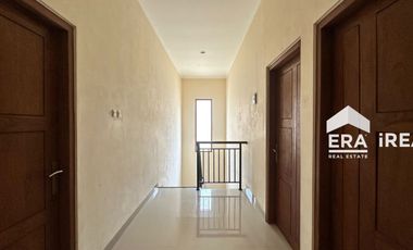 DISEWAKAN RUMAH DEKAT SUPERINDO COLOMADU, DE TJOLOMADOE, BANDARA ADI SOEMARMO
