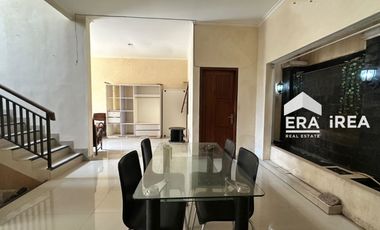 DISEWAKAN RUMAH DEKAT SUPERINDO COLOMADU, DE TJOLOMADOE, BANDARA ADI SOEMARMO