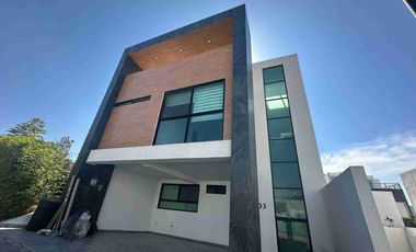 Bonita casa en renta en Lomas de Angelópolis.