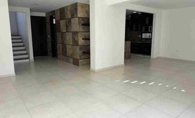 Bonita casa en renta en Lomas de Angelópolis.