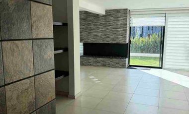 Bonita casa en renta en Lomas de Angelópolis.