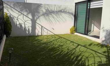 Bonita casa en renta en Lomas de Angelópolis.