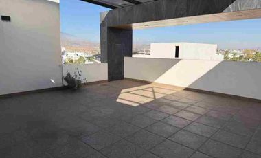 Bonita casa en renta en Lomas de Angelópolis.