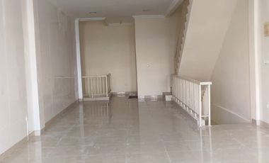 Disewakan Ruko Green Lake City 4.5 x 15 Dengan 4 Lantai Hadap Jalan Raya Harga Termurah 150 Juta/Tahun