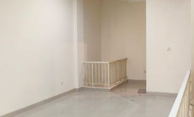 Disewakan Ruko Green Lake City 4.5 x 15 Dengan 4 Lantai Hadap Jalan Raya Harga Termurah 150 Juta/Tahun