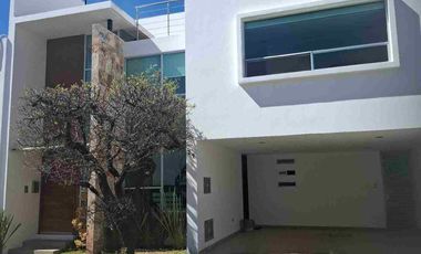 Espectacular  casa en. enta en Lomas de Angelópolis  2 con gimnasio equipado.