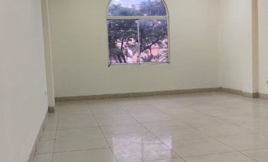 Disewakan Ruko Green Lake City Dengan 4 Lantai Dengan Ukuran 4.5 x 15 Lokasi Strategis Hadap Boulevard