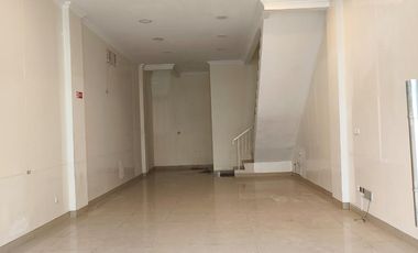 Disewakan Ruko Green Lake City Dengan 4 Lantai Dengan Ukuran 4.5 x 15 Lokasi Strategis Hadap Boulevard
