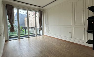 Jual cepat rumah besar di Joglo, Jakarta Barat