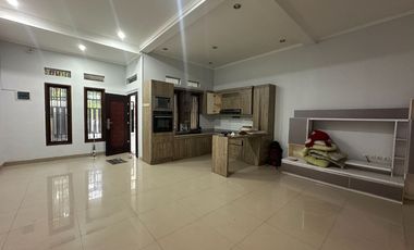 Jual cepat rumah besar di Joglo, Jakarta Barat