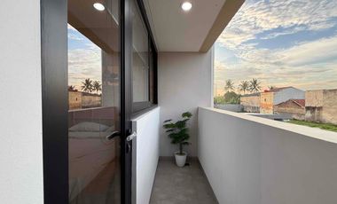 RUMAH MEWAH DESAIN MODERN SERPONG, TERMURAH DI BSD SERPONG