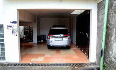 Dijual rumah mewah 2 lantai 4+2 kamar tidur lengkap dengan private pool tanah sangat Luas 1.273 meter di cipete Jakarta selatan