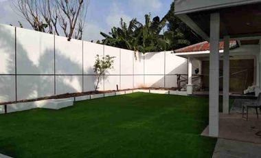 Disewakan rumah model villa