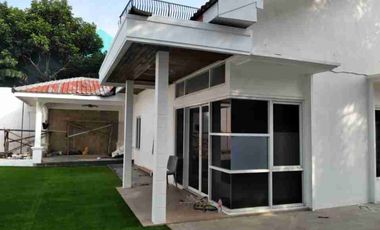 Disewakan rumah model villa