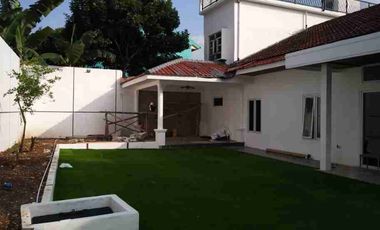 Disewakan rumah model villa