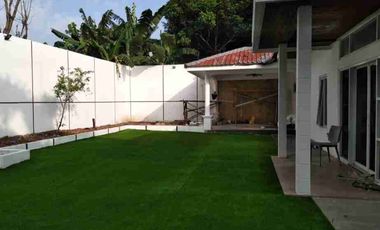 Disewakan rumah model villa