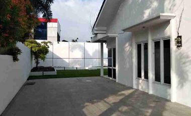 Disewakan rumah model villa
