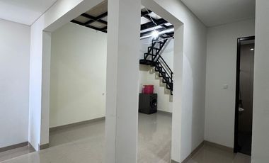 Dijual Rumah 2 Lantai di Summarecon Mutiara Makassar - Crystal Timur 3