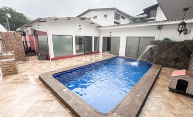 CASA EN URDESA NORTE EN VENTA